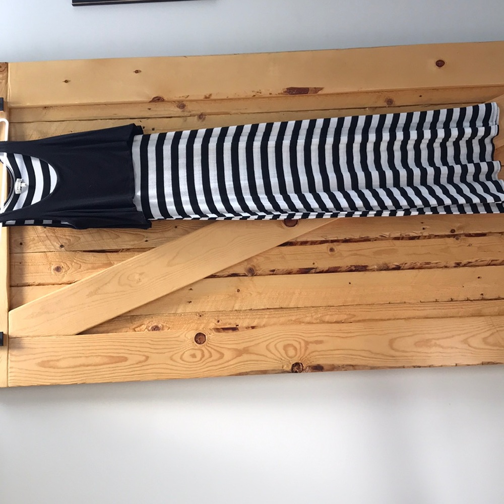 Monteau Maxi Dress - Picture 3 of 4